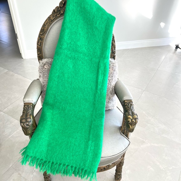 DONEGAL DESIGN Weaver of Ireland Green Pure Mohair Wool Fringed Throw Scarf Wrap - Picture 11 of 14